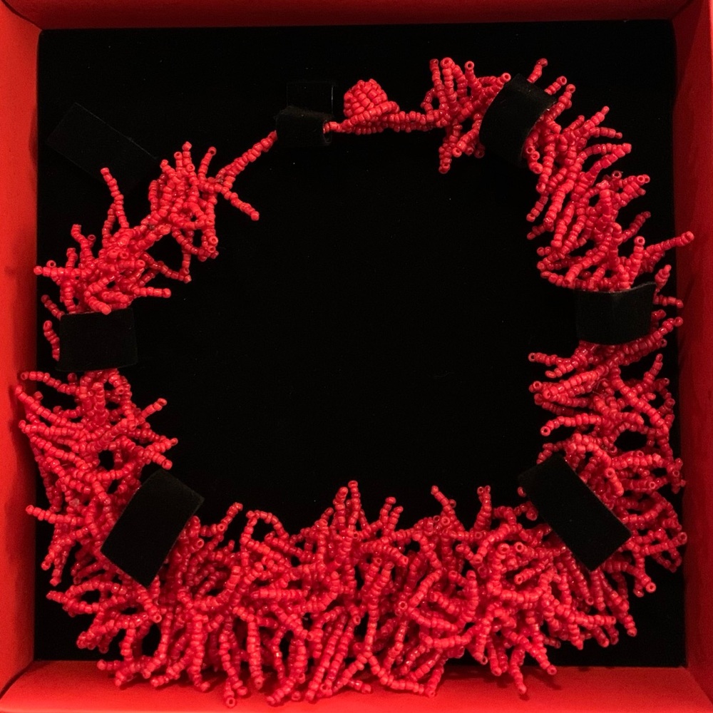 NIB Two’s Company Beaded Coral Look Necklace